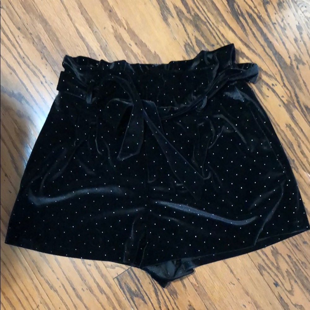 High-waisted Studded shorts